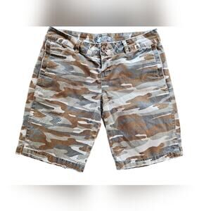 Vans camo print Bermuda Y2K low rise shorts jorts  sz 9